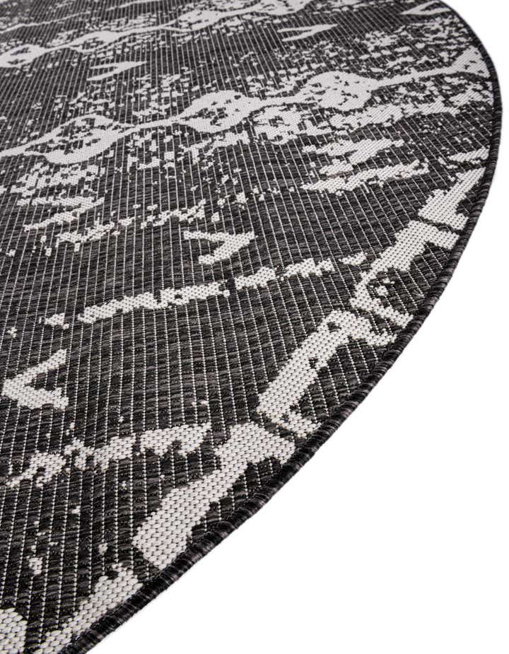 10' 8 x 10' 8 Easy-Clean Bohemian Indoor / Outdoor Round Rug