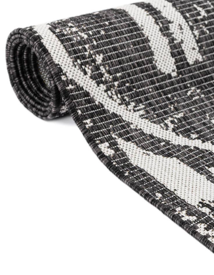 Detail image of 10' 8 x 10' 8 Easy-Clean Bohemian Indoor / Outdoor Round Rug