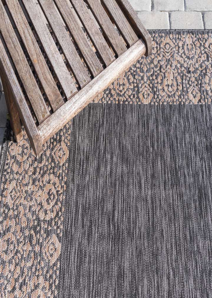 4' x 4' Easy-Clean Border Indoor / Outdoor Round Rug