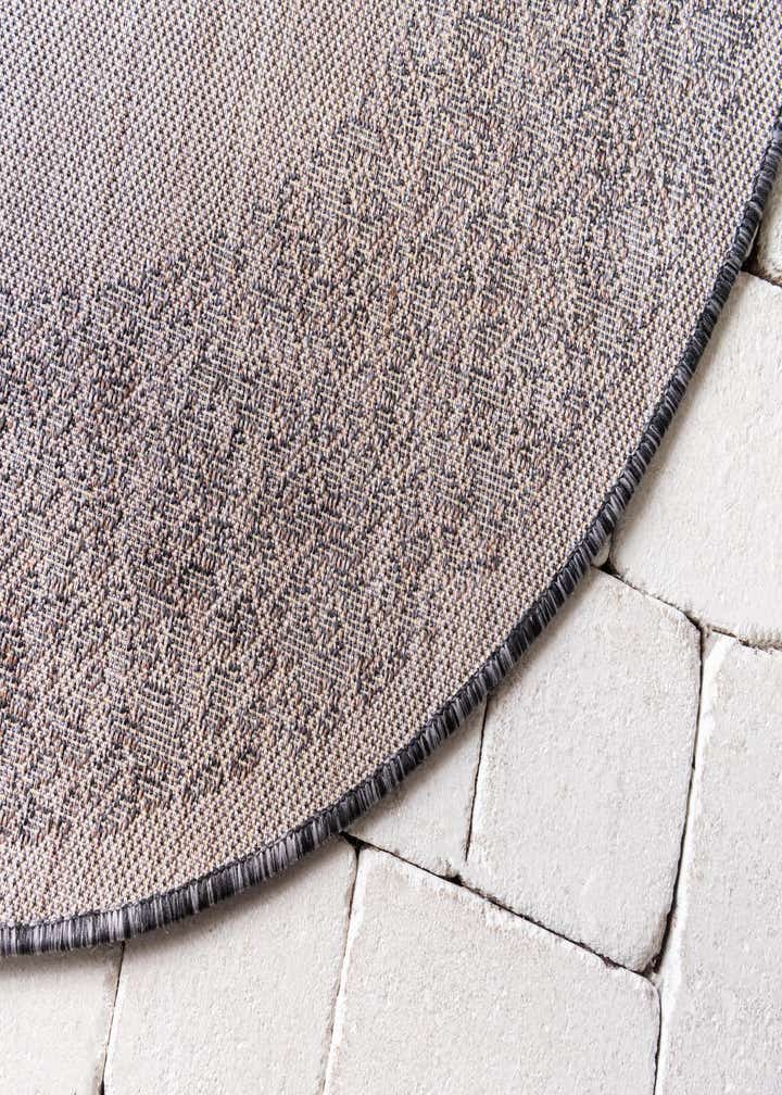 4' x 4' Easy-Clean Border Indoor / Outdoor Round Rug