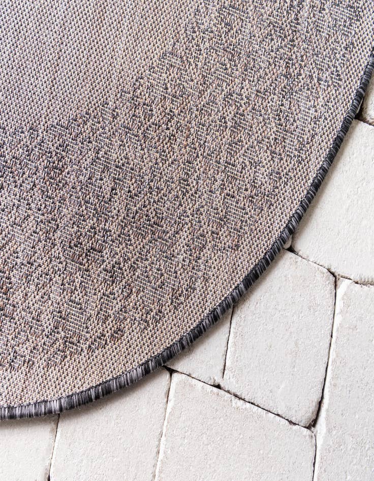 Detail image of 13' x 13'  Washable Border Indoor / Outdoor Round Rug