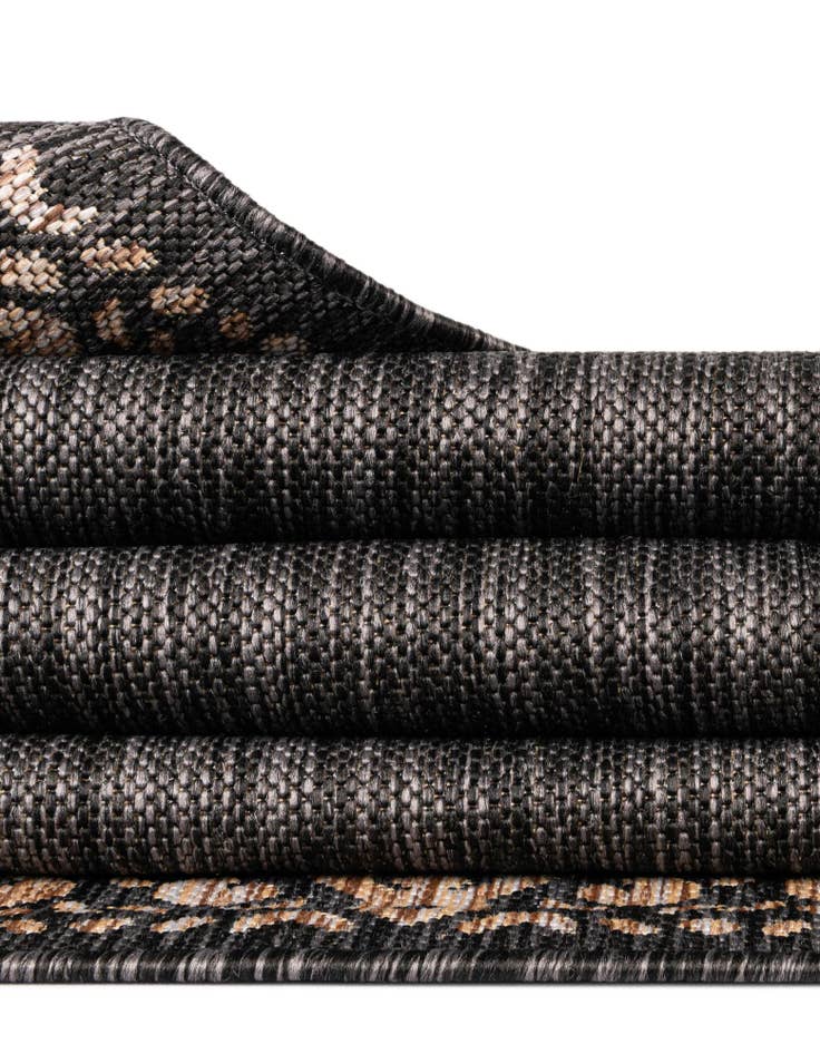 Detail image of 4' x 4' Easy-Clean Border Indoor / Outdoor Round Rug