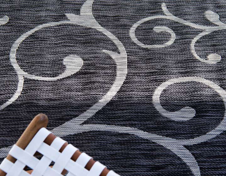 10' 8 x 10' 8 Easy-Clean Botanical Indoor / Outdoor Round Rug