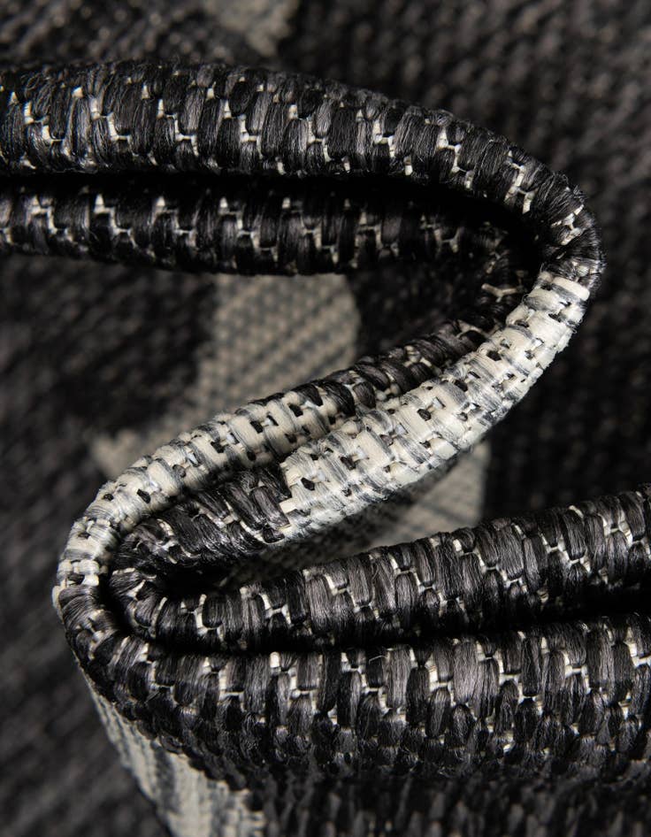 Detail image of 13' x 13'  Washable Botanical Indoor / Outdoor Round Rug