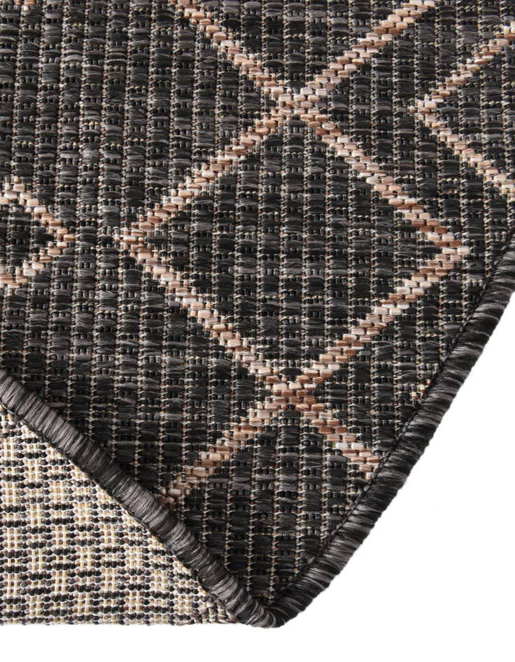 Detail image of 13' x 13' Washable Lattice Indoor / Outdoor Round Rug