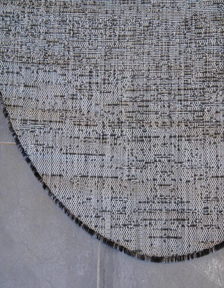 Detail image of 13' x 13'  Washable Modern Indoor / Outdoor Round Rug