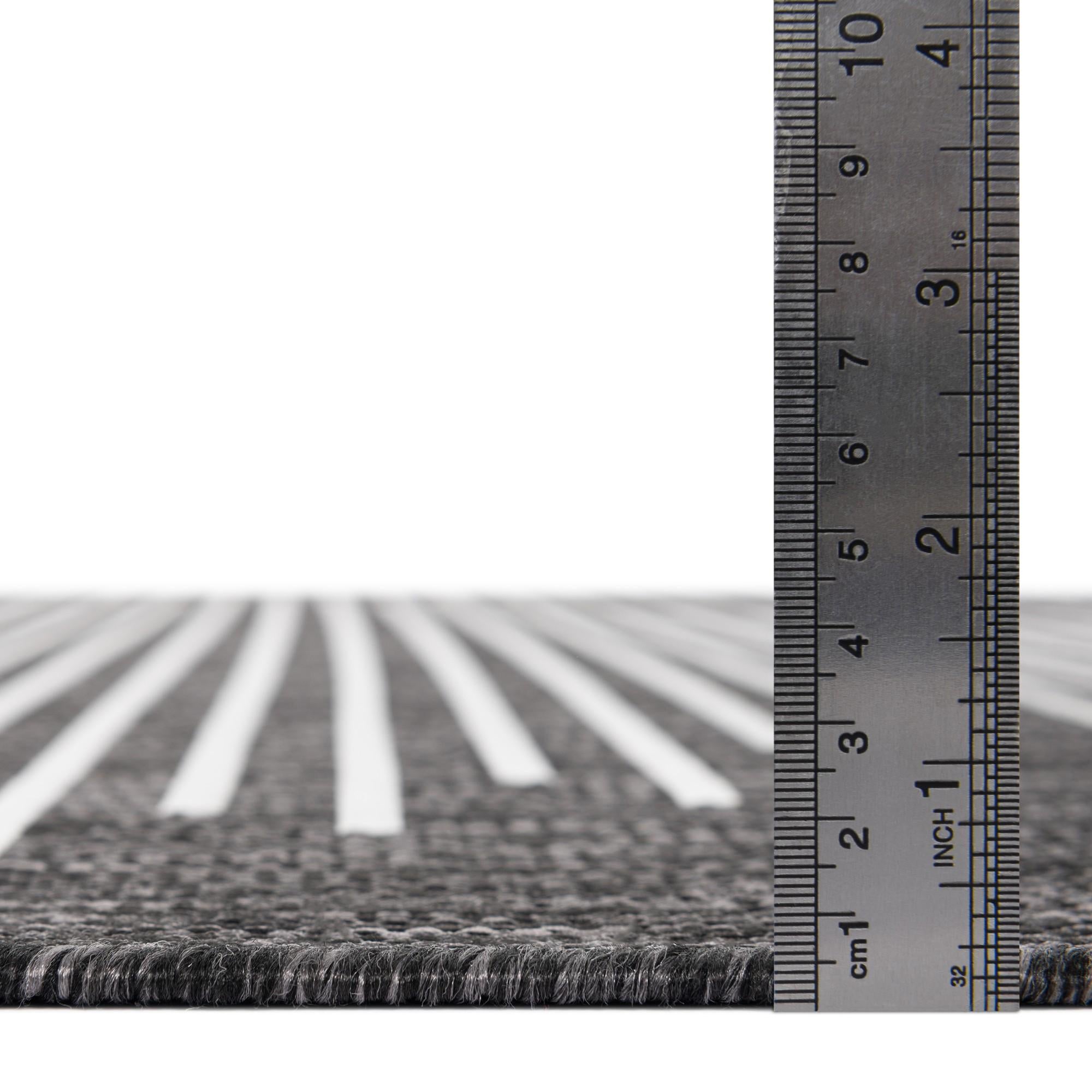 10' 8 x 10' 8 Easy-Clean Modern Indoor / Outdoor Round Rug