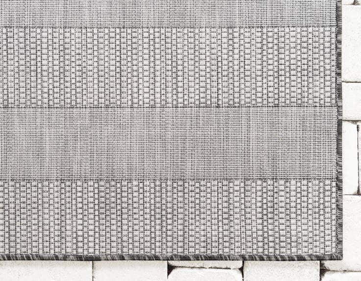 Detail image of 6' x 6' Easy-Clean Ribbon Indoor / Outdoor Round Rug