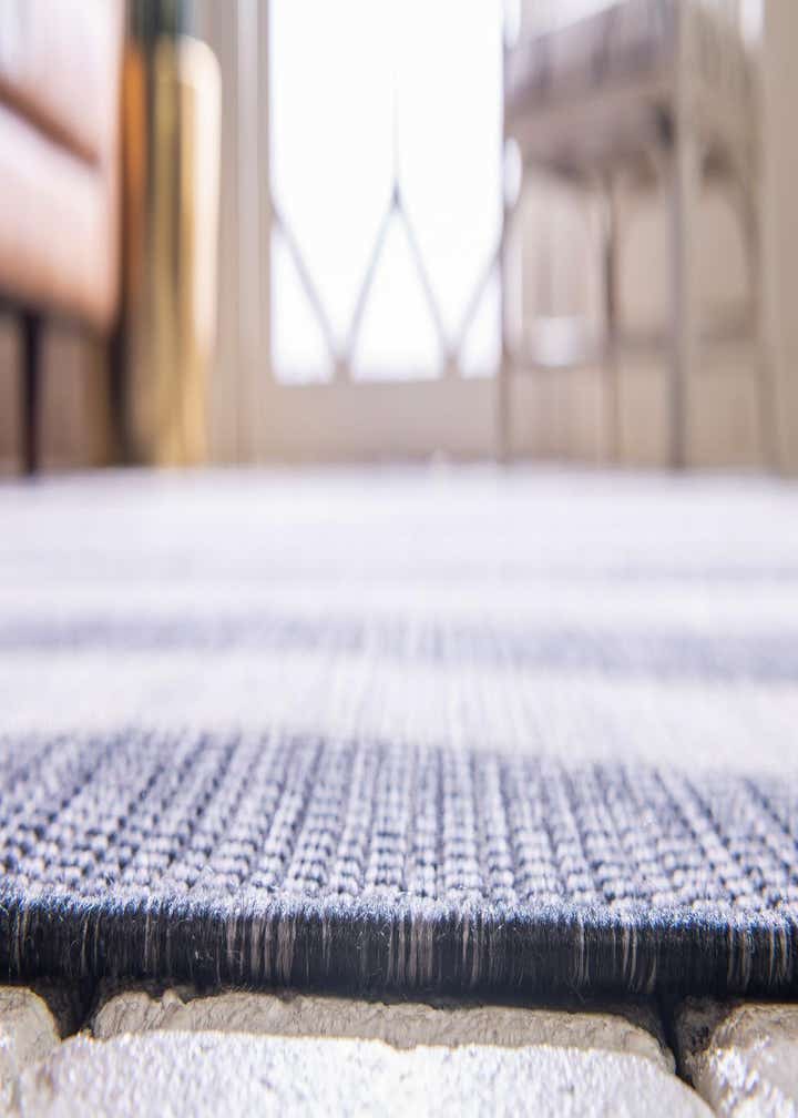 6' x 6' Easy-Clean Ribbon Indoor / Outdoor Round Rug