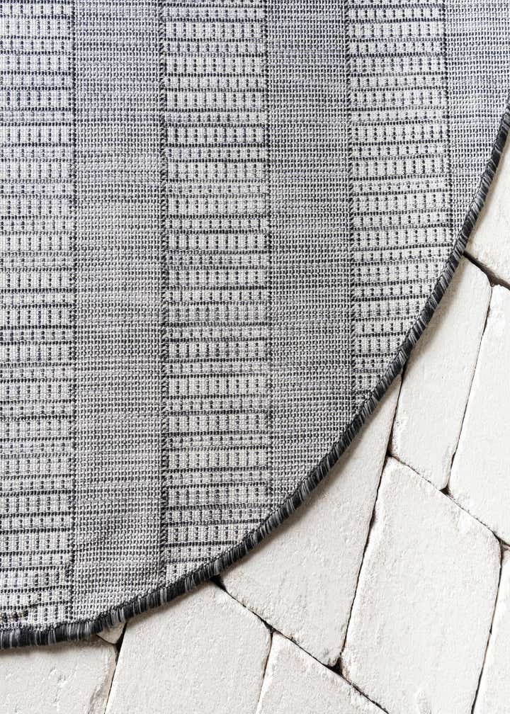6' x 6' Easy-Clean Ribbon Indoor / Outdoor Round Rug