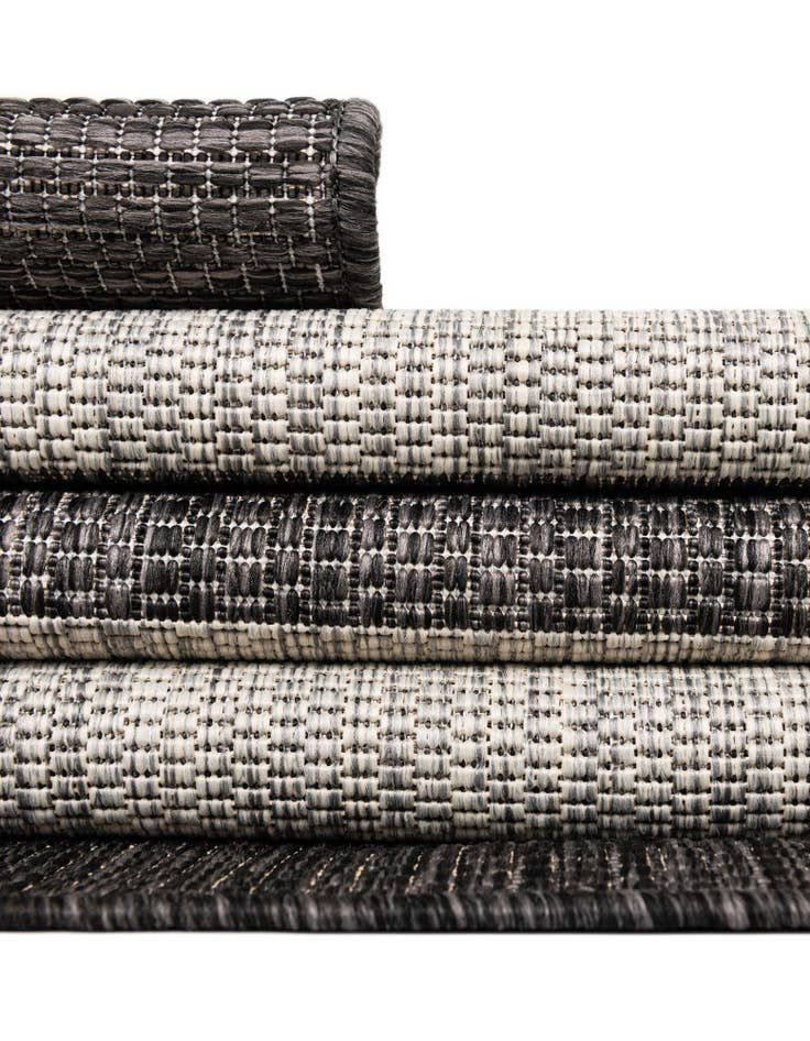 Detail image of 6' x 6' Easy-Clean Ribbon Indoor / Outdoor Round Rug