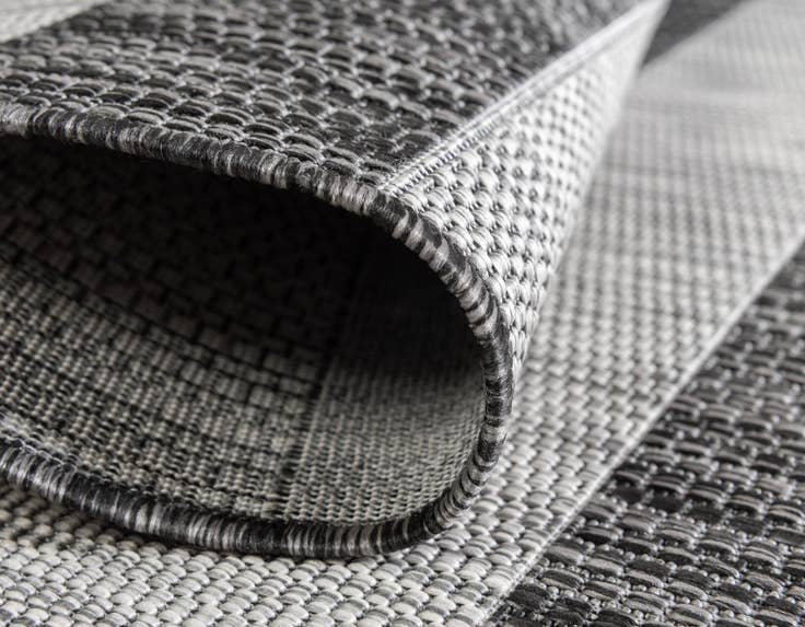 Detail image of 6' x 6' Easy-Clean Striped Indoor / Outdoor Round Rug