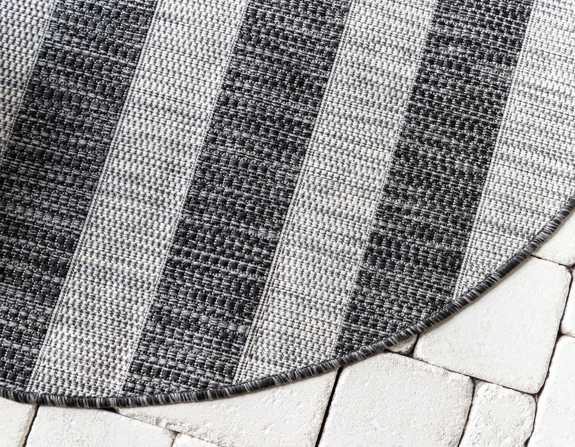6' x 6' Easy-Clean Striped Indoor / Outdoor Round Rug
