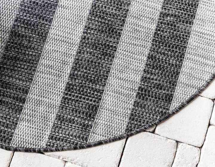 6' x 6' Easy-Clean Striped Indoor / Outdoor Round Rug