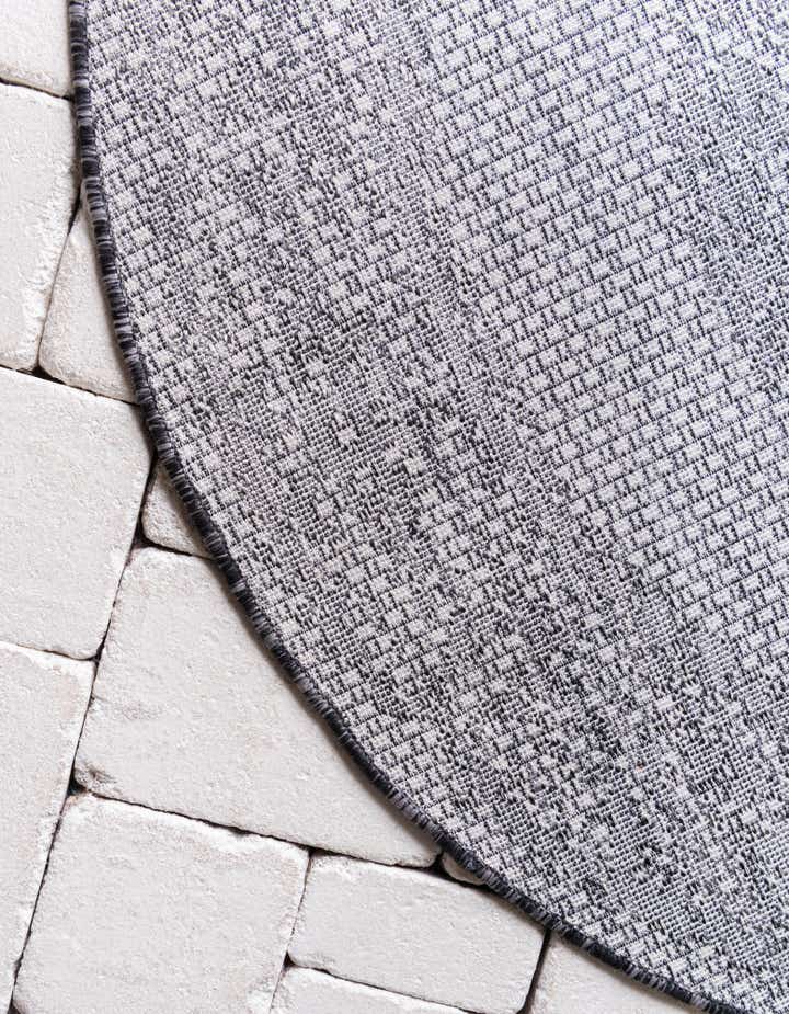 4' x 4' Easy-Clean Traditional Indoor / Outdoor Round Rug