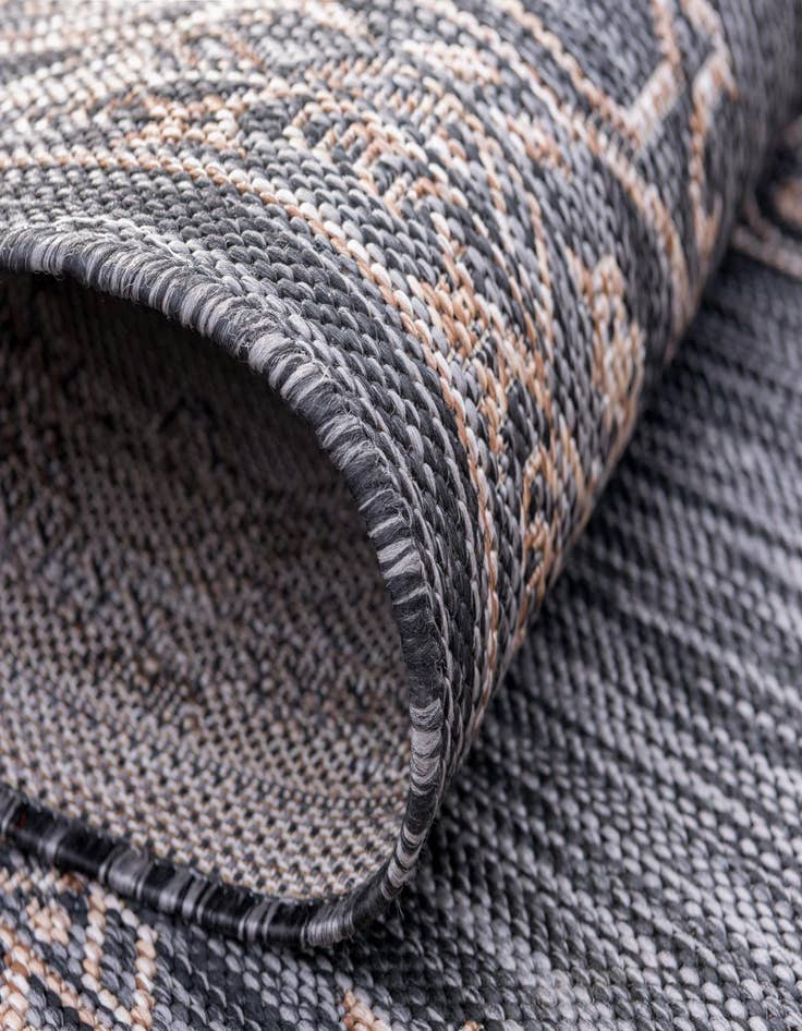 Detail image of 10' x 10'  Washable Traditional Indoor / Outdoor Round Rug