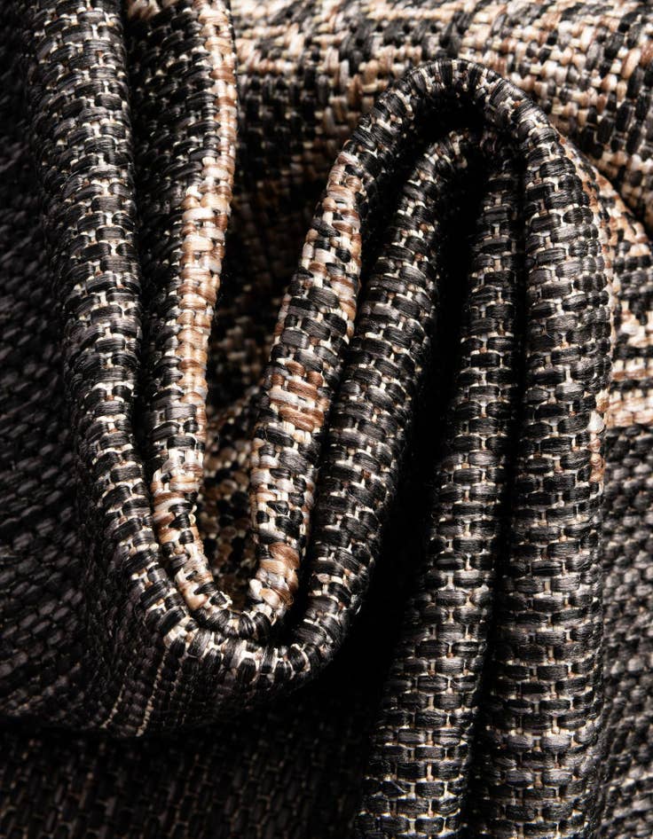 Detail image of 10' x 10'  Washable Traditional Indoor / Outdoor Round Rug