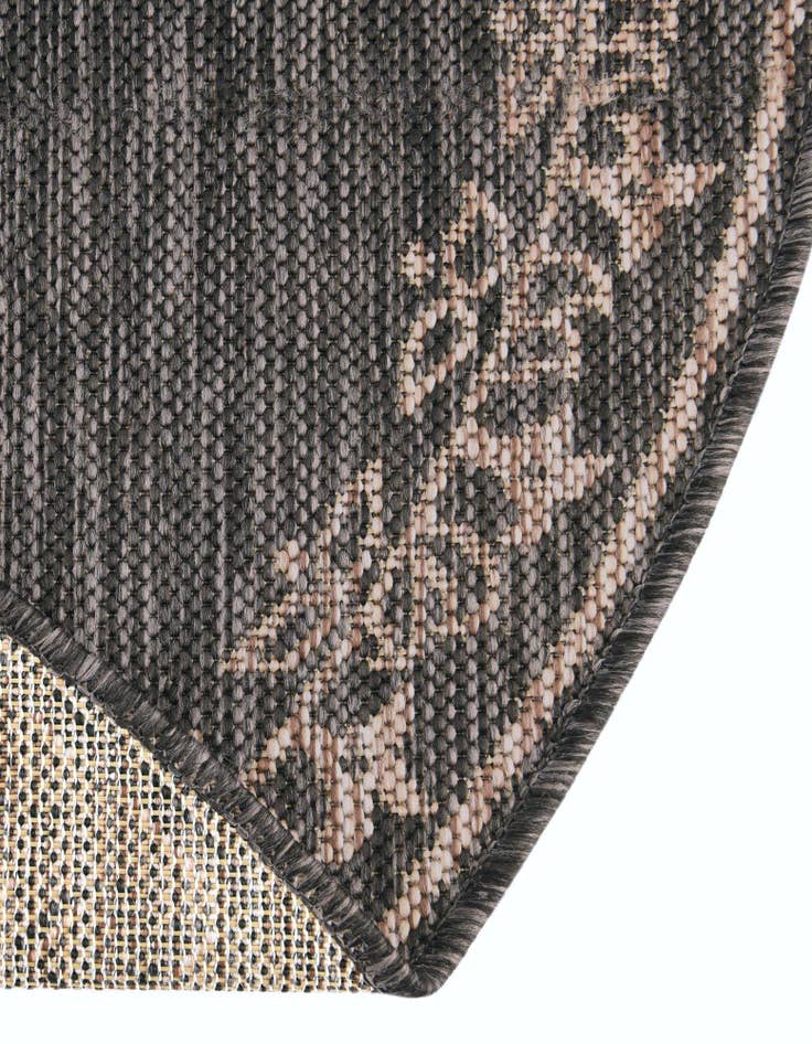Detail image of 4' x 4' Easy-Clean Traditional Indoor / Outdoor Round Rug