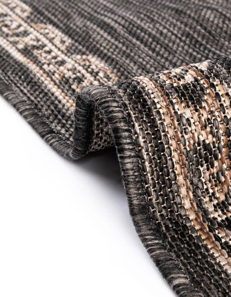 Detail image of 10' x 10'  Washable Traditional Indoor / Outdoor Round Rug