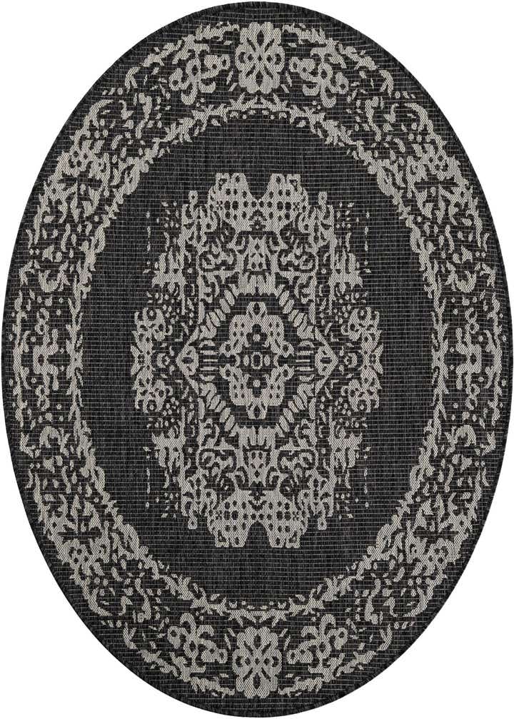 5' 3 x 5' 3 Easy-Clean Traditional Indoor / Outdoor Round Rug