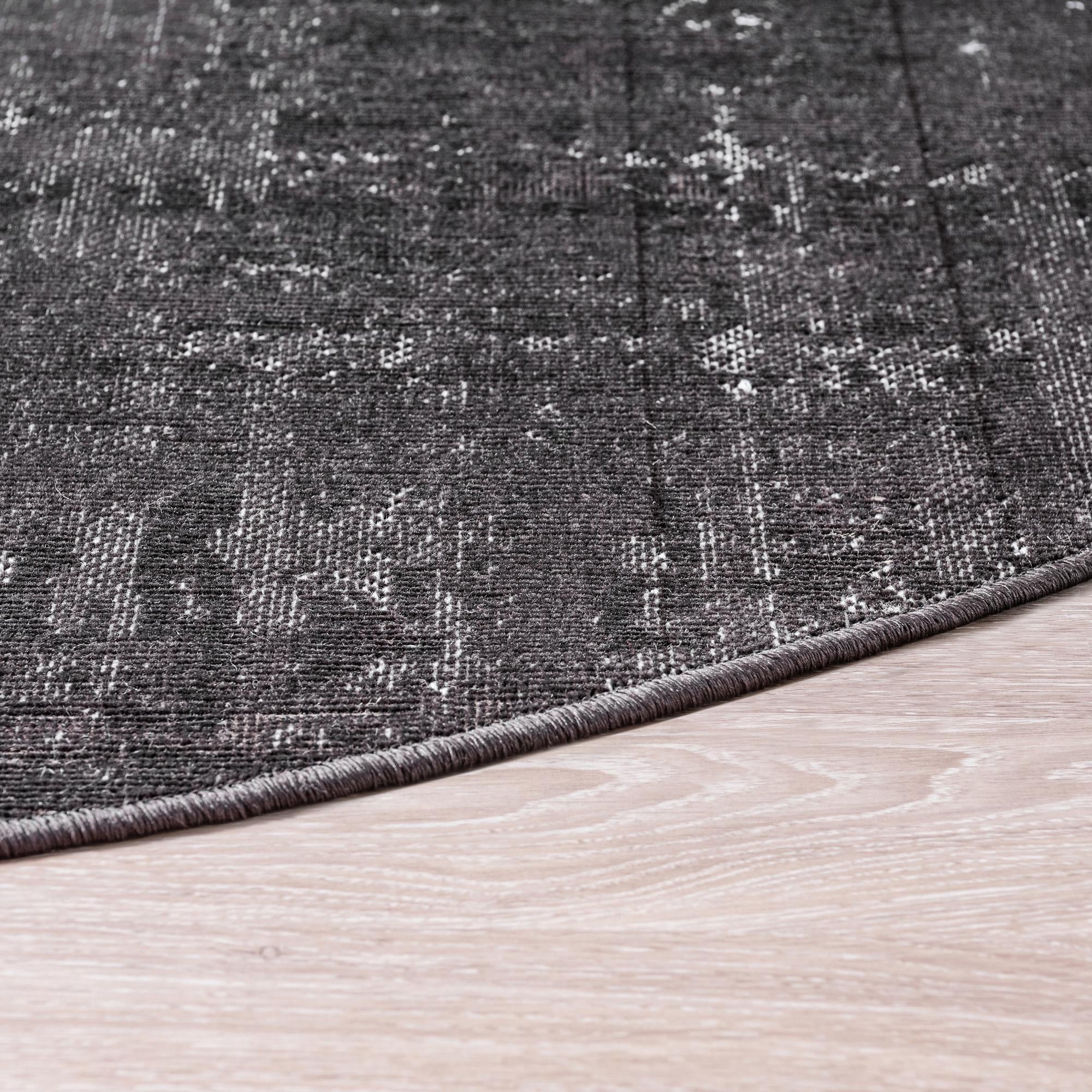 5' 3 x 5' 3 Valencia Round Rug