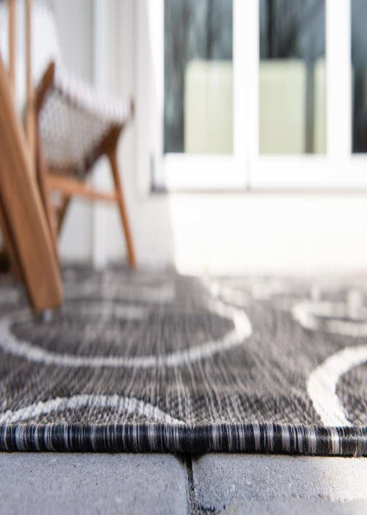2' x 6' Easy-Clean Botanical Indoor / Outdoor Runner Rug