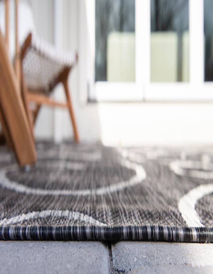 Detail image of 2' x 6'  Washable Botanical Indoor / Outdoor Runner Rug