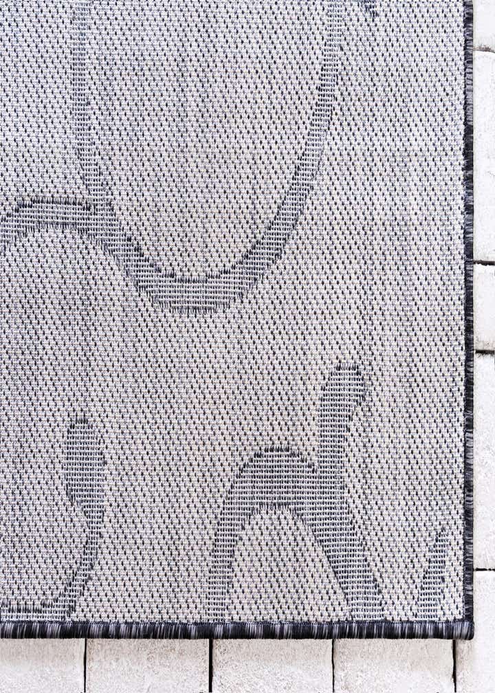 2' x 6' Easy-Clean Botanical Indoor / Outdoor Runner Rug