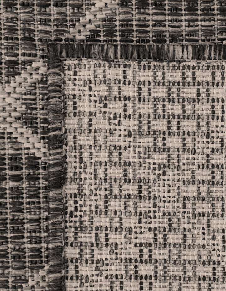 2' 7 x 10' Easy-Clean Lattice Indoor / Outdoor Runner Rug