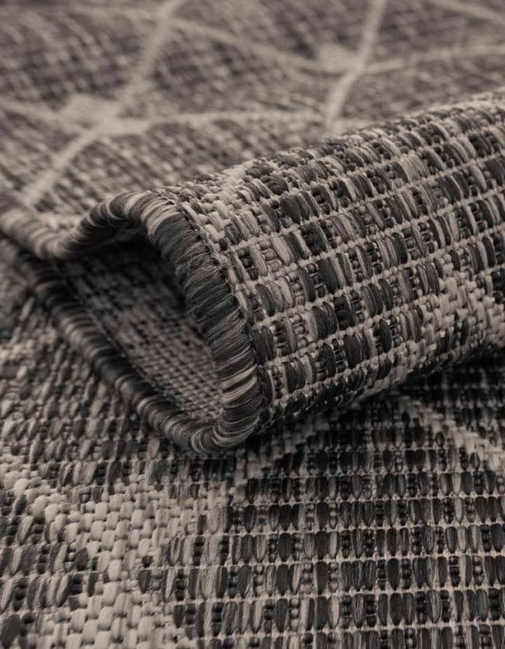 2' 7 x 12' Easy-Clean Lattice Indoor / Outdoor Runner Rug