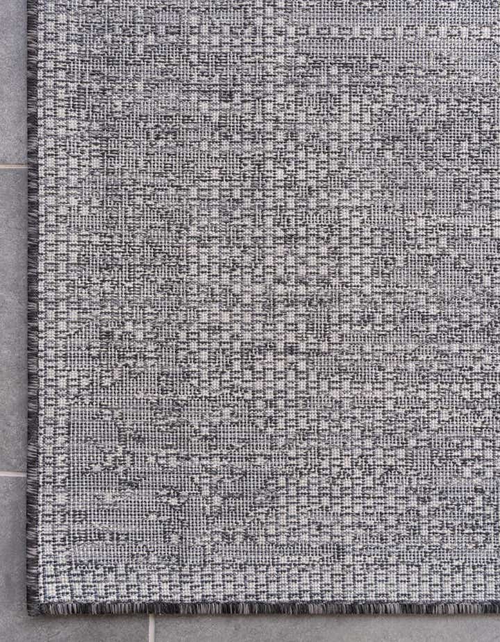 2' x 6' Easy-Clean Traditional Indoor / Outdoor Runner Rug