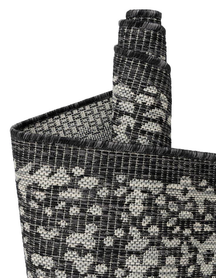 Detail image of 2' x 6'  Washable Traditional Indoor / Outdoor Runner Rug