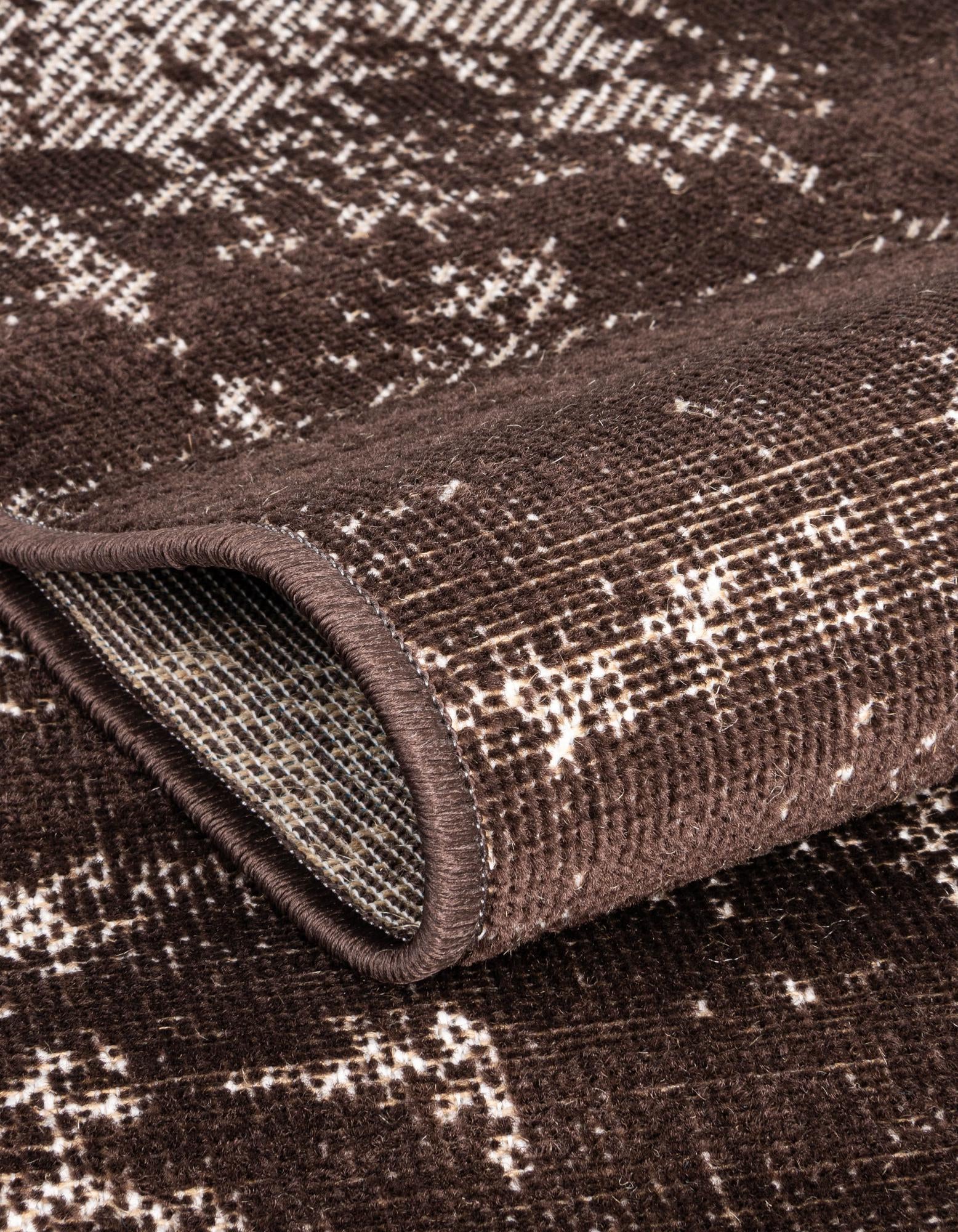 2' 7 x 10' Valencia Runner Rug