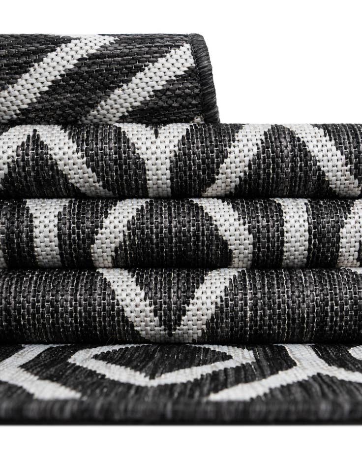 Detail image of 7' 10 x 7' 10 Easy-Clean Jill Zarin Turks and Caicos Indoor / Outdoor Square Rug