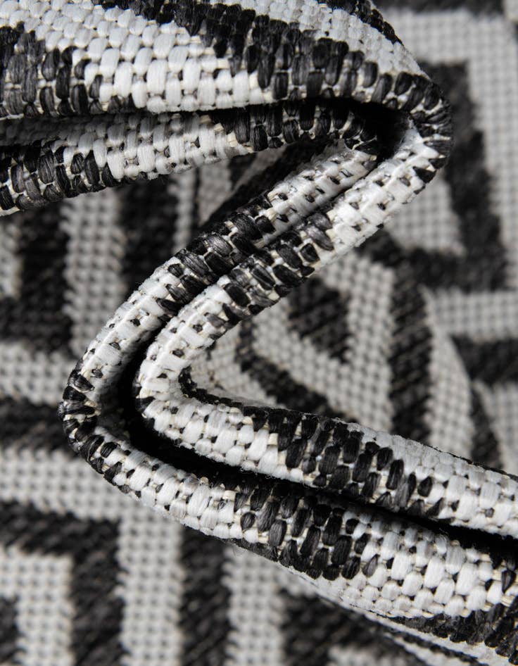 Detail image of 7' 10 x 7' 10 Easy-Clean Jill Zarin Costa Rica Indoor / Outdoor Square Rug