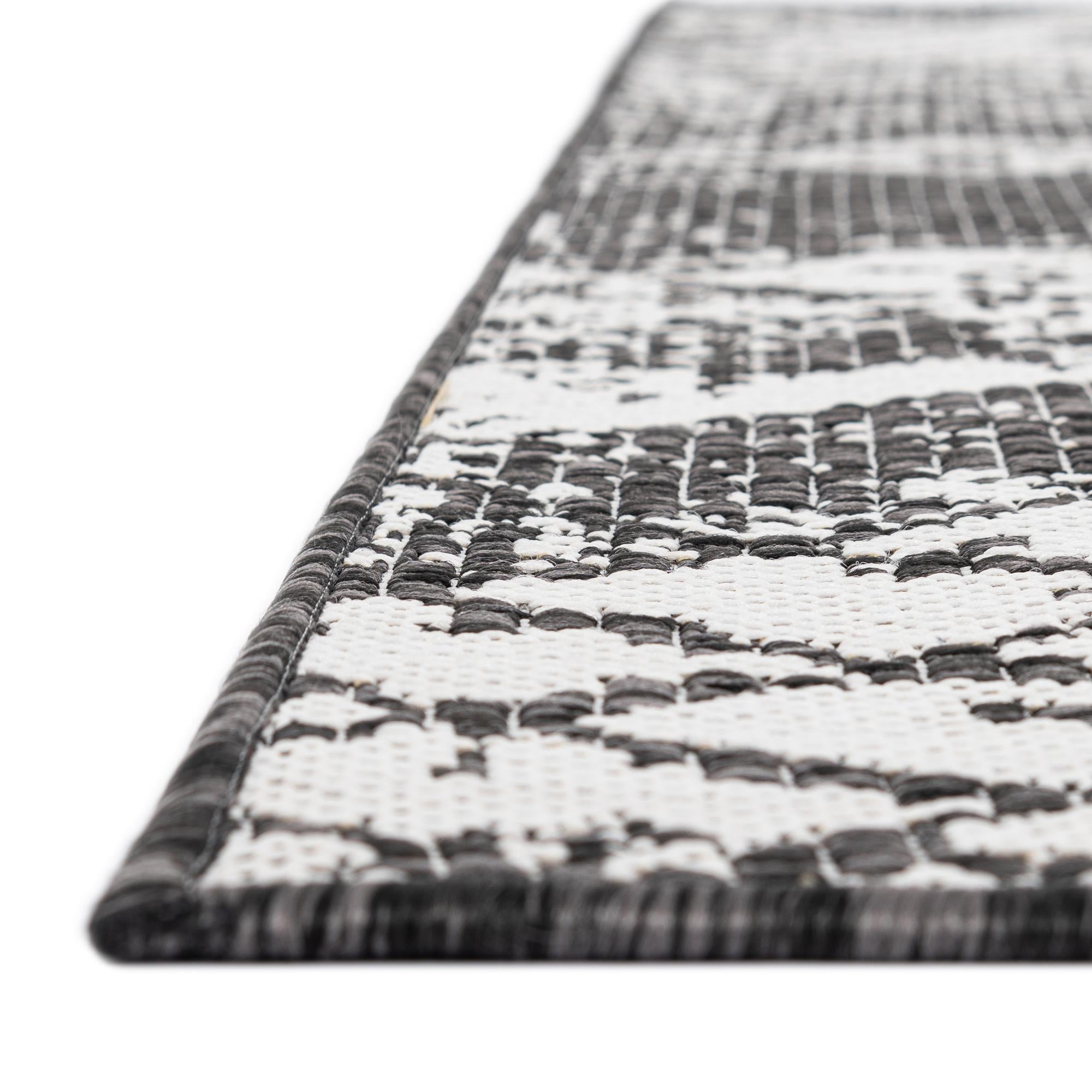 5' 3 x 5' 3 Easy-Clean Bohemian Indoor / Outdoor Square Rug