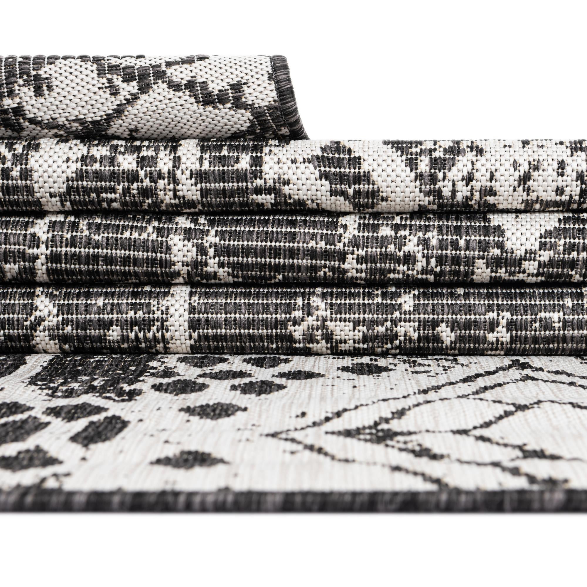 5' 3 x 5' 3 Easy-Clean Bohemian Indoor / Outdoor Square Rug