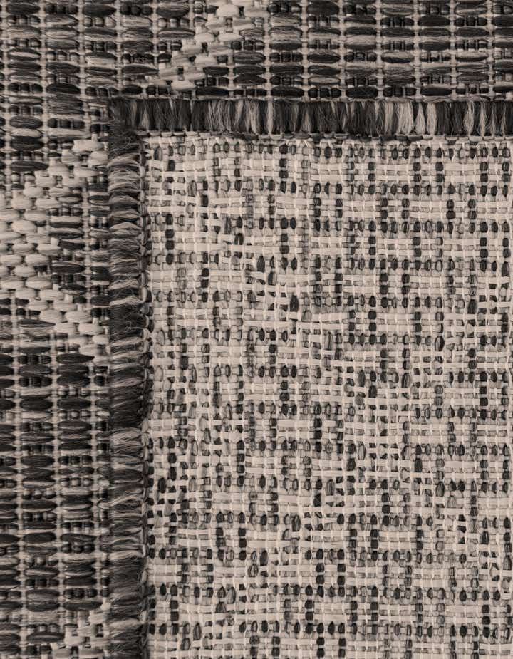 7' 10 x 7' 10 Easy-Clean Lattice Indoor / Outdoor Square Rug