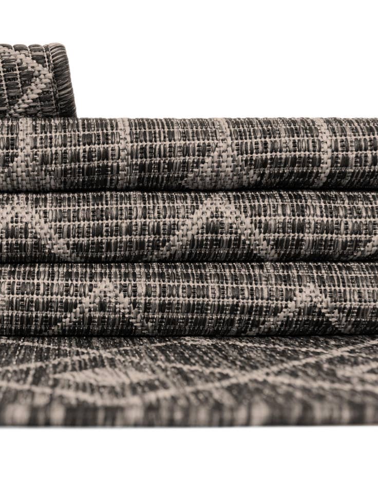Detail image of 7' 10 x 7' 10 Easy-Clean Lattice Indoor / Outdoor Square Rug
