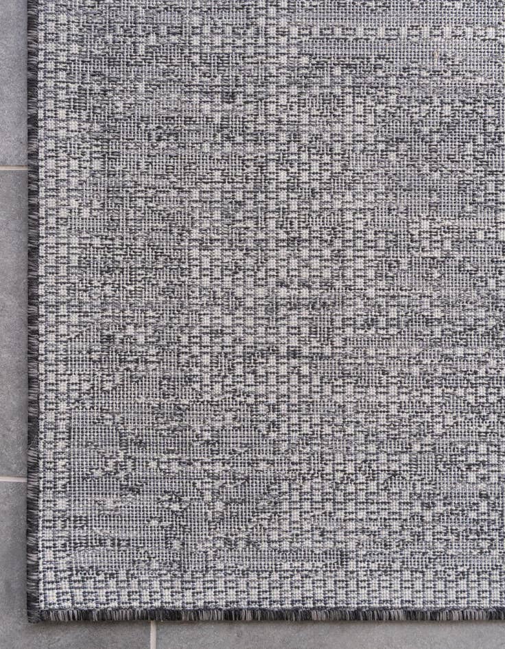 Detail image of 7' 10 x 7' 10 Easy-Clean Traditional Indoor / Outdoor Square Rug
