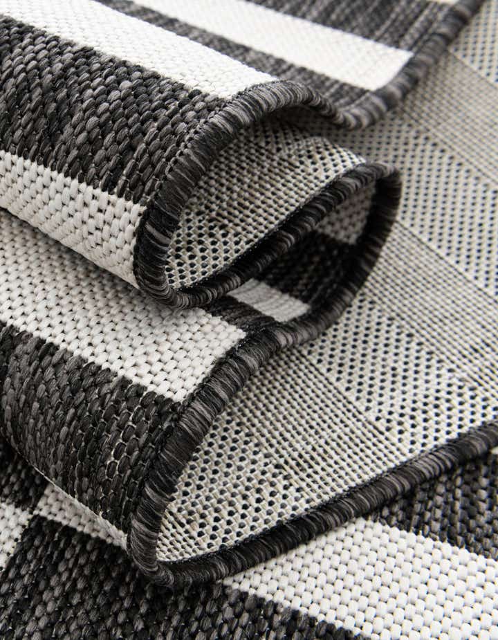 2' 7 x 4' Easy-Clean Ribbon Indoor / Outdoor Hearth Rug