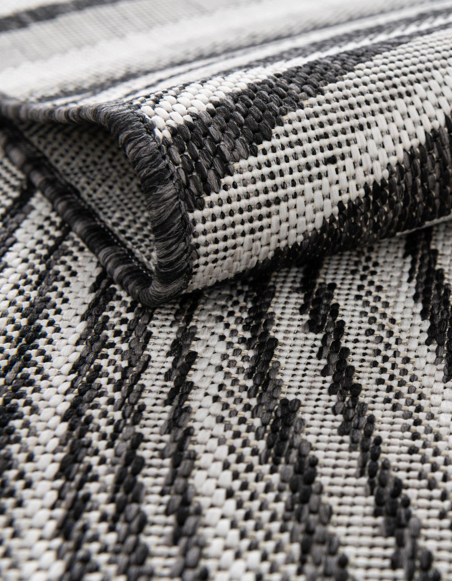 4' x 6' Easy-Clean Modern Indoor / Outdoor Rug