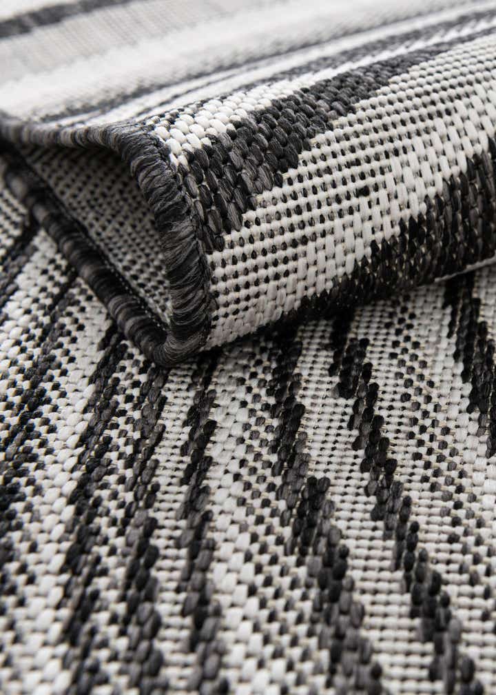 5' 3 x 8' Easy-Clean Modern Indoor / Outdoor Rug
