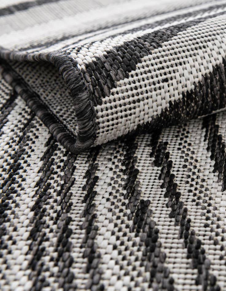 Detail image of 4' x 6' Easy-Clean Modern Indoor / Outdoor Rug