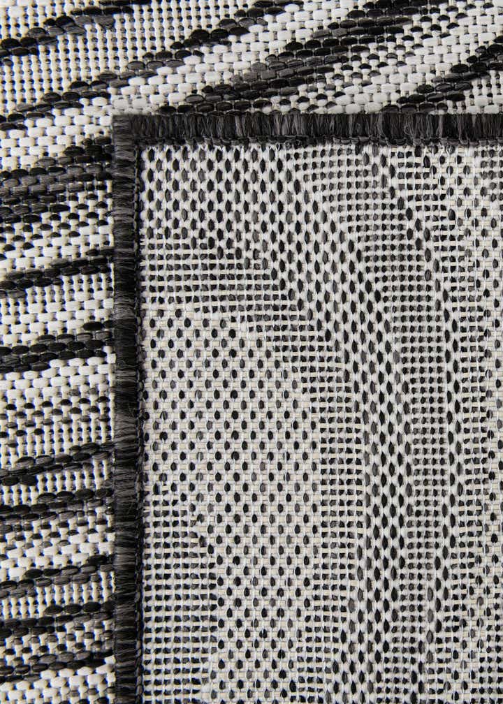5' 3 x 8' Easy-Clean Modern Indoor / Outdoor Rug