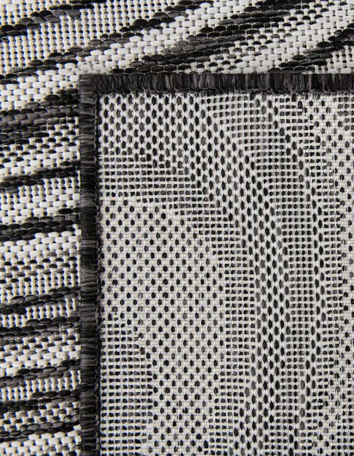 4' x 6' Easy-Clean Modern Indoor / Outdoor Rug