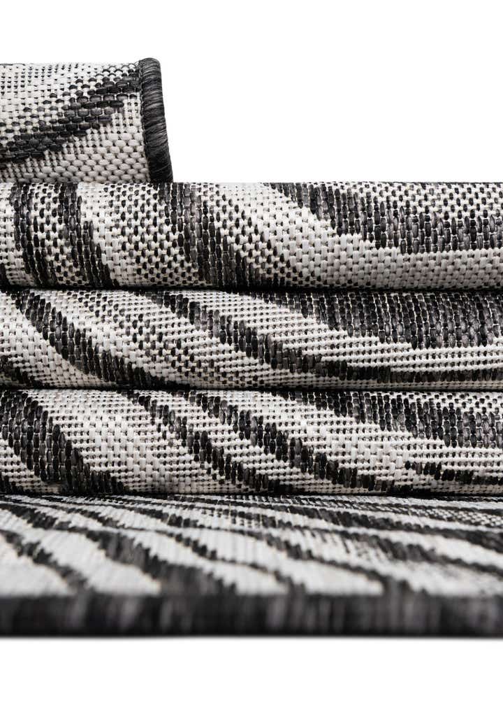 5' 3 x 8' Easy-Clean Modern Indoor / Outdoor Rug