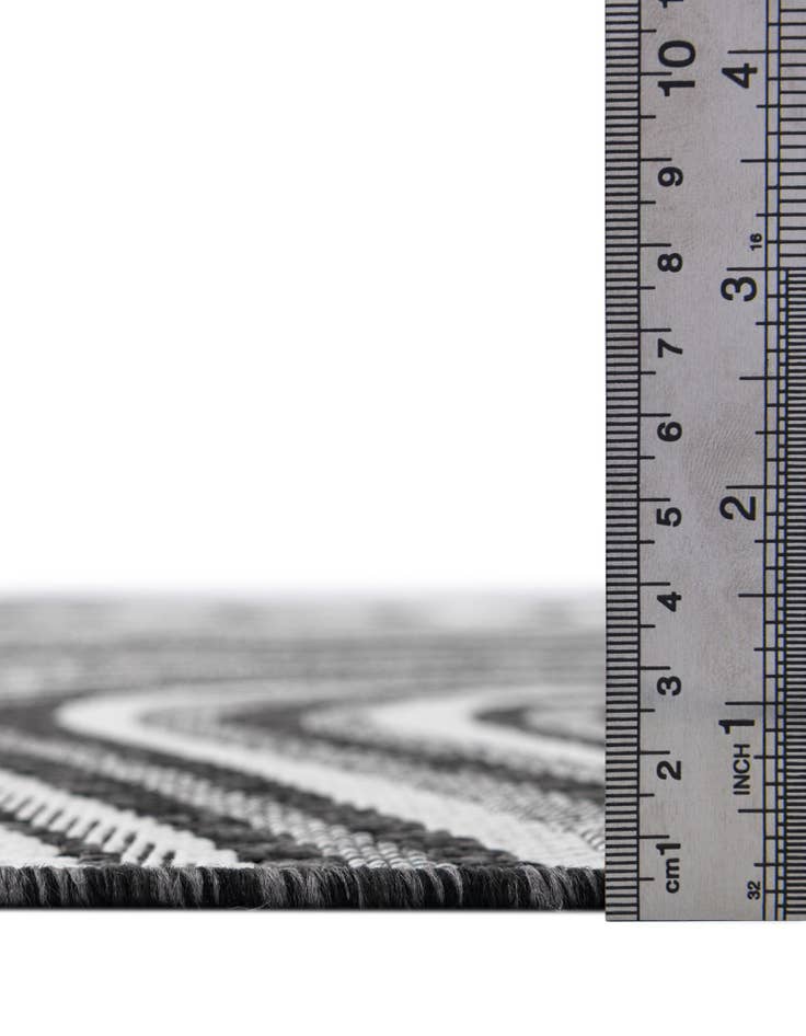 Detail image of 4' x 6' Easy-Clean Modern Indoor / Outdoor Rug