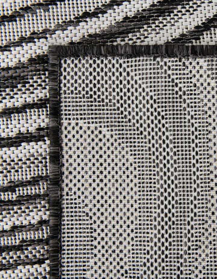 4' x 6' Easy-Clean Modern Indoor / Outdoor Rug