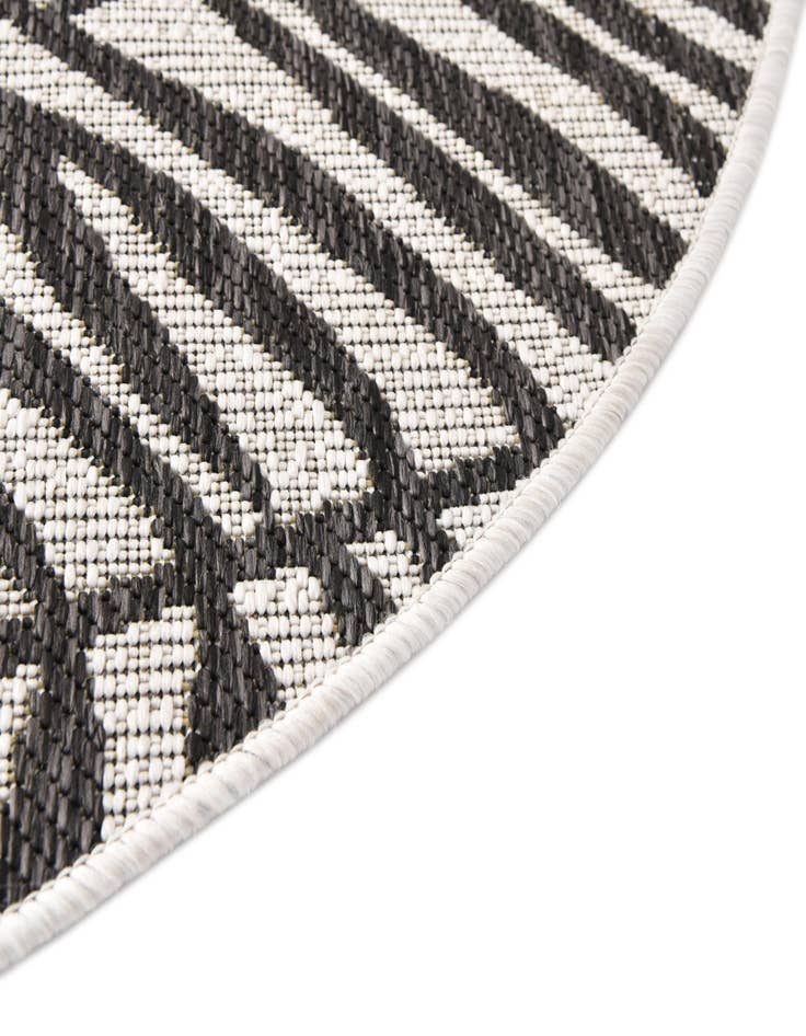 Detail image of 4' x 4'  Washable Botanical Indoor / Outdoor Round Rug